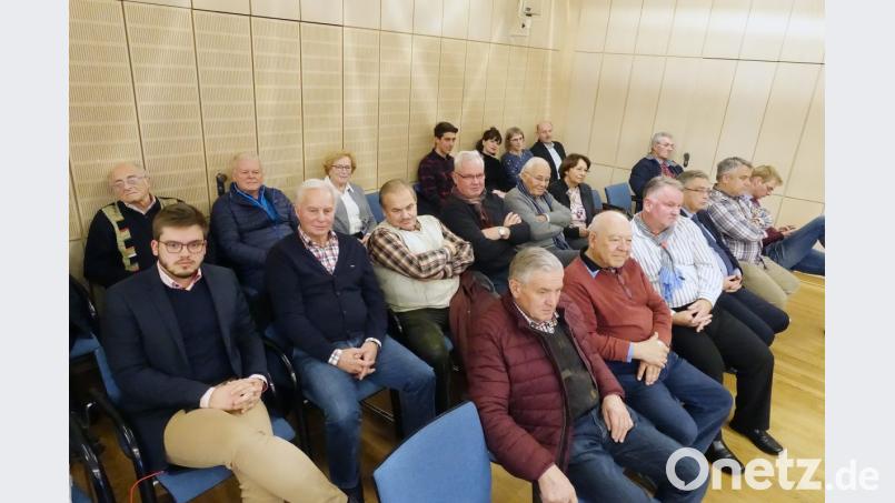 Jetzt dranbleiben. Die Vertreter der Dorfgemeinschaft Neunkirchen und Umgebung zeigen mit ihrer Anwesenheit bei der Stadtratssitzung, wie wichtig es ihnen ist, die Strukturen in ihrem Stadtteil zu erhalten, zu verbessern und Defizite zu beheben. Bild: wd