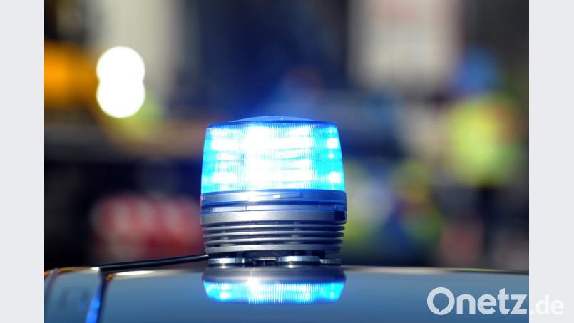 Das Blaulicht eines Streifenwagens der Polizei leuchtet. Foto: Stefan Puchner/Archiv Bild: Stefan Puchner
