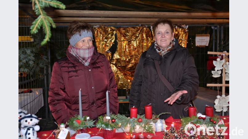 Viele Besucher nahmen den ersten voradventlichen Markt in der Region bei schönstem Herbstwetter gerne zum Anlass, sich schon ein bisschen auf die nahende Weihnachtszeit einstimmen zu lassen. Bild: ga