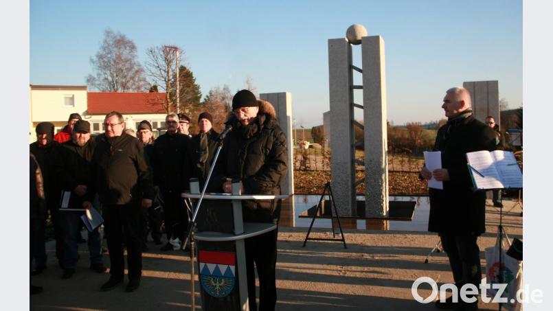 Auf die Entstehungsgeschichte blickte auch der Weidener Stadtplaner Dr. Emil Lehner zurück. Bild: wro