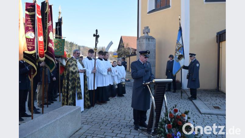Der Vorsitzende der Krieger- und Soldatenkameradschaft, Willi Eimer, erinnerte an die Millionen Opfer der beiden Weltkriege. Bild: bnr