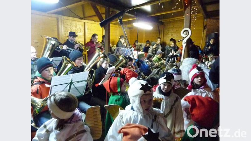 Wie jedes Jahr eröffnet die Musikschule den Reigen der Advents- und Christkindlmärkte in Neustadt. Bild: exb