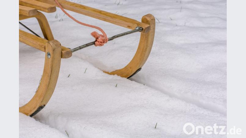 Ein Hörnerschlitten kann im tiefen Schnee stecken bleiben. Bild: Ralf Geithe - stock.adobe.com