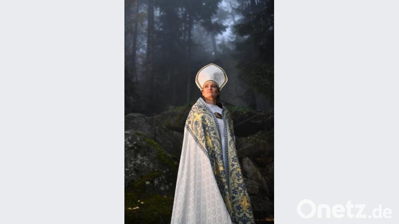 Mit &quot;Die Päpstin&quot; wird die Abendspielzeit der Luisenburg-Festspiele am 14. Juni eröffnet, in die Titelrolle schlüpft &quot;Franken&quot;-Tatort-Kommissarin Eli Wasserscheid Bild: Luisenburg-Festspiele/Miedl