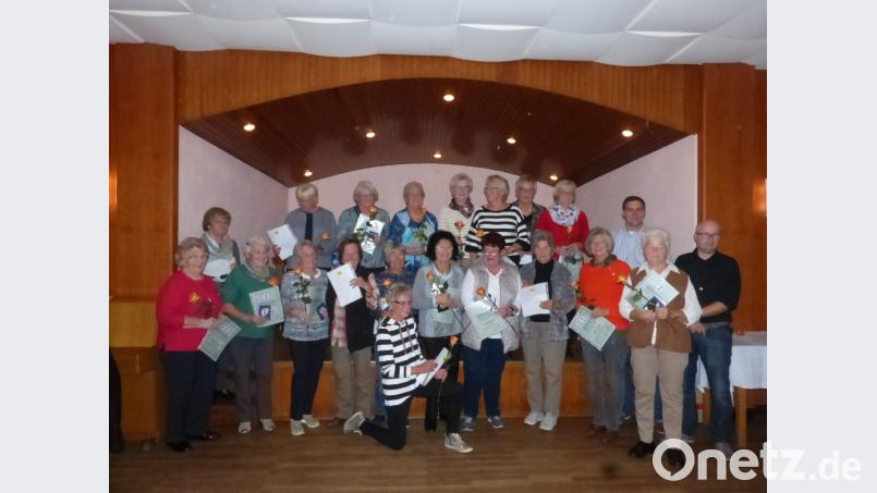 „50 Jahre Damen“ mit Theresia Brunner (Mitte knieend). Bild: fm