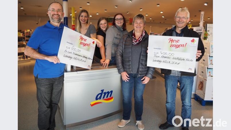Große Freude bei der Spendenübergabe: Im Bild von links Stefan Bäumler, Regina Männer, Jana Belz, Nicole Troidl, Michaela Schlosser und Alfred Kick. Bild: exb