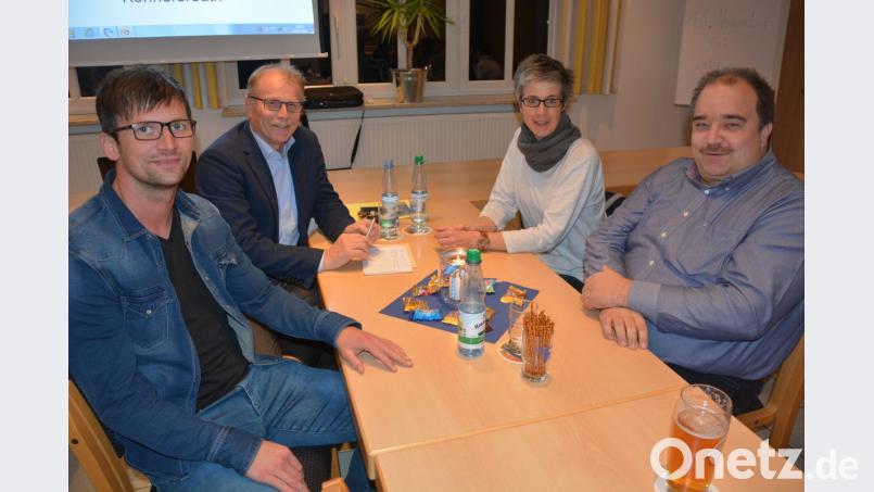 Eine mehr als zufriedenstellende Bilanz zogen die Verantwortlichen des Konnersreuther Ferienprogramms bei der Abschlussveranstaltung. Mit dabei waren (von links) Jugendbeauftragter Wolfgang Pötzl, Bürgermeister Max Bindl, Ute Pflaum (Marktverwaltung) und stellvertretender Jugendbeauftragter Stefan Siller. Bild: jr