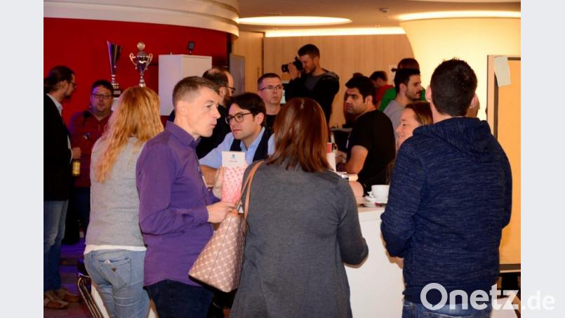 Wissensaustausch beim DevCamp in lockerer Runde. Bild: exb