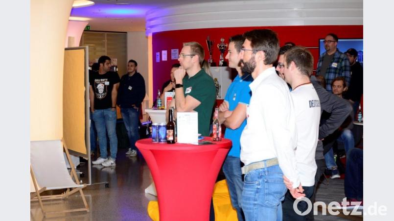 Wissensaustausch beim DevCamp in lockerer Runde. Bild: exb