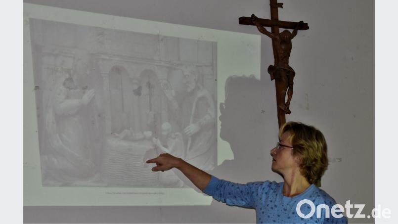 Gemeindereferentin Christine Gößl sprach im Jugendheim über Bräuche, Feste und Feiern. Bild: rgr