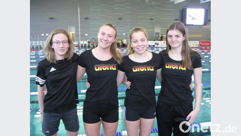 Die A-Jugend der SG Nordoberpfalz mit den vier TSC- Schwimmerinnen Annika Brech (von links), Viktoria Bogner, Lena Rath und Kathrin Bachmeier qualifizierte sich für das Landesfinale. Bild: rbg