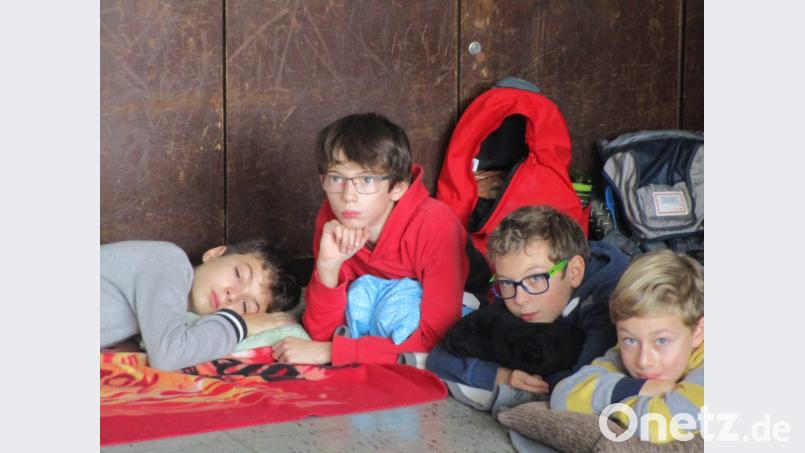 Chillen und zuhören durften die Jungs beim Vorlesetag. Bild: exb