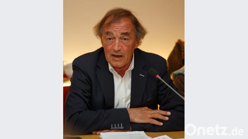 SPD-Fraktionschef Franz Schindler monierte, dass die Wertermittlung für die Grundstücke in Haselbach möglicherweise nicht rechtens sei. Die Verwaltung solle eine Auskunft bei der Rechtsaufsicht am Landratsamt einholen. Bild: Hösamer