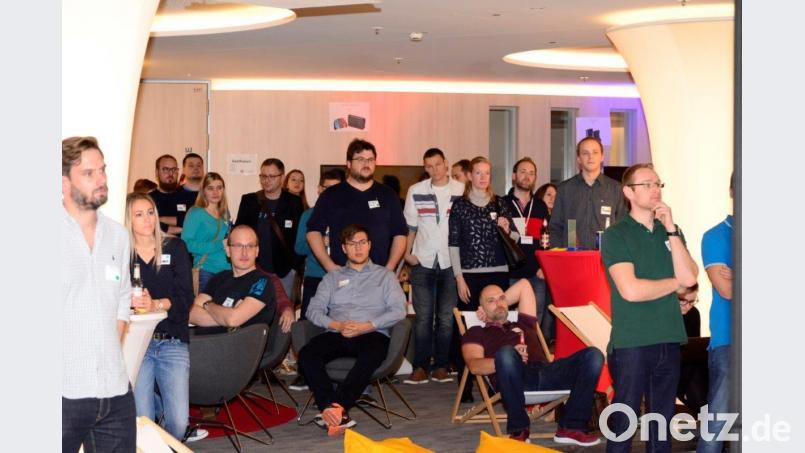 Wissensaustausch beim DevCamp in lockerer Runde. Bild: exb