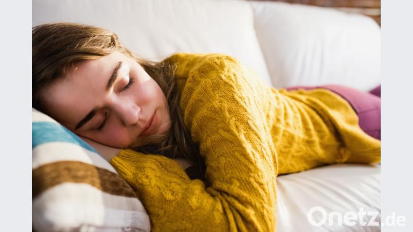 Die positive Wirkung, die ein kurzer Schlaf zwischendurch hat, sollte nicht unterschätzt werden. Bild: WavebreakMediaMicro – stock.adobe.com