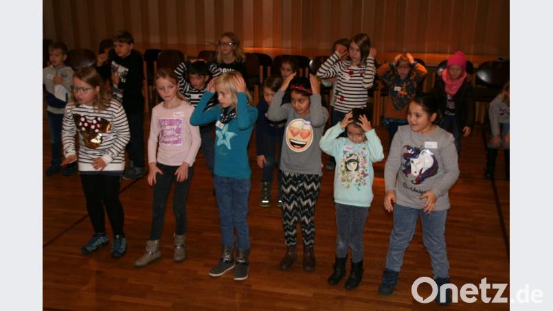 Die Kinder machen mit großem Eifer mit. Bild: fpoz