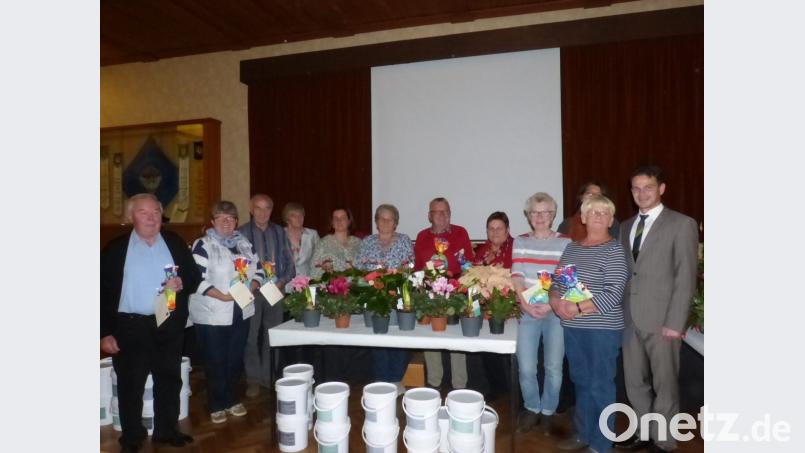 Die respektable Schar der Blumenpaten. Bild: fm