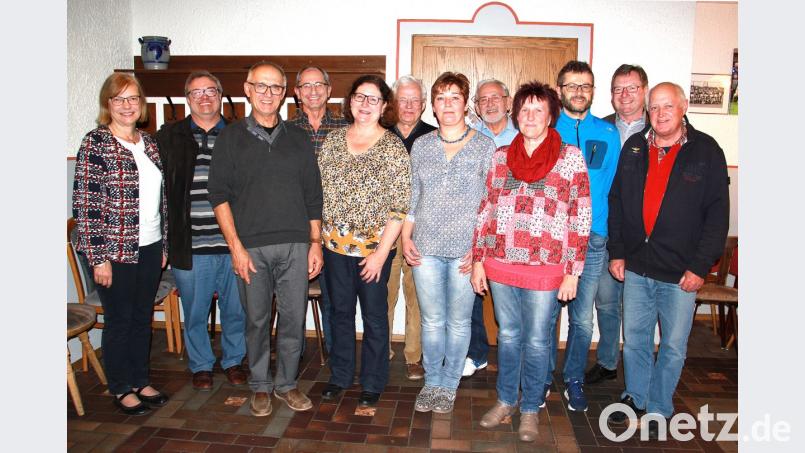 Die neue Führung des Fördervereins der Grundschule Niedermurach mit dem wiedergewählten Vorsitzenden Joseph Salomon (Dritter von links), Schulleiterin Ortrud Sperl (links) und Bürgermeister Martin Prey (Zweiter von rechts). Bild: boj