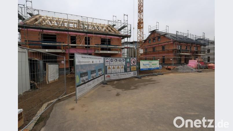 An der Lampartstraße baut das "Katholische Wohnungsbau- und Siedlungswerk der Diözese Regensburg derzeit Mehrfamilienhäuser, die günstigen Wohnraum für Familien bieten sollen. Bild: Hösamer
