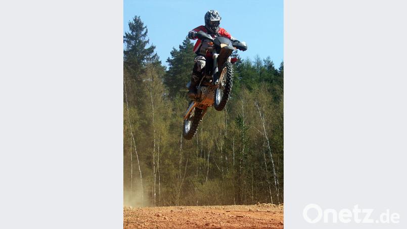 Hoch, höher, am höchsten – so sieht Motocross-Fahren bei den Profis aus. Bild: lst