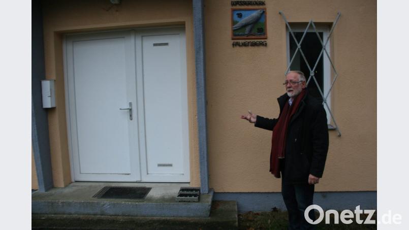 Bürgermeister Herbert Bauer mahnt: Für die Sanierung am Wasserwerk (Bild) zwischen Falkenberg und Tannenlohe können noch Aufwendungen entstehen, die man derzeit noch nicht näher beziffern kann. Bild: wro