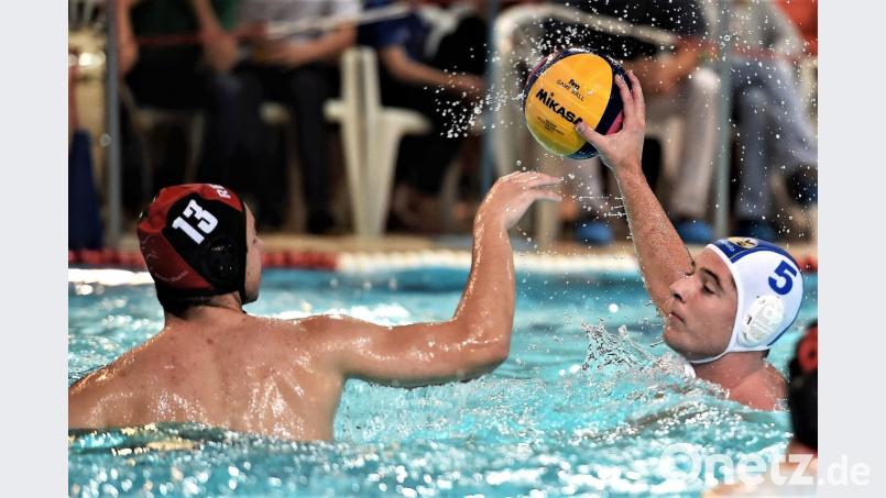 Thomas Kick (rechts) und Co. müssen am Samstag in der Thermenwelt ihre Torchancen besser verwerten. Dann könnte es mit einem Heimsieg gegen den SV Ludwigsburg klappen. Bild: G. Büttner