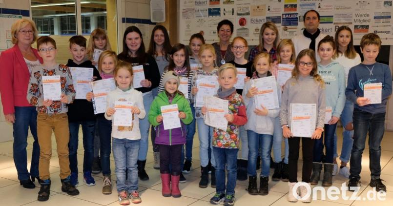 Zahlreiche Kinder und Jugendliche stellten sich den Anforderungen und legten das Sportabzeichen ab. Bild: mab