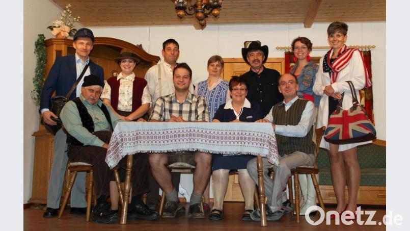 Die Akteure des Stückes proben fleißig: In diesem Jahr führen sie das Stück „Das verflixte Klassentreffen“ auf. Bild: agr