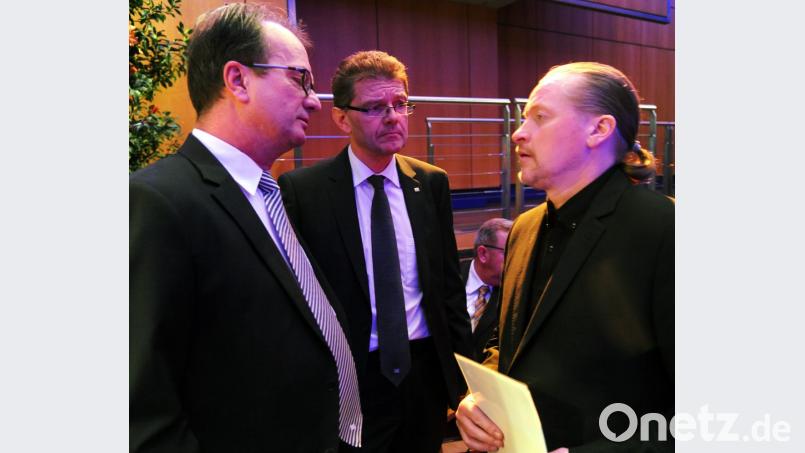 Die beiden Gastgeber Dieter Paintner und Andreas Reindl im Gespräch mit Joey Kelly (von links). Bild: gf