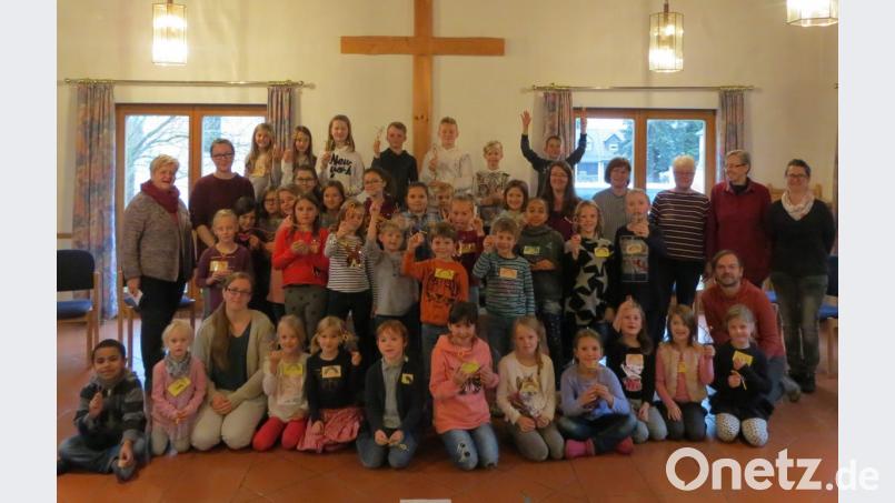 Am unterrichtsfreien Buß- und Bettag trafen sich Kinder aus Mitterteich und Wiesau im Gemeindehaus in Mitterteich. Bild: exb