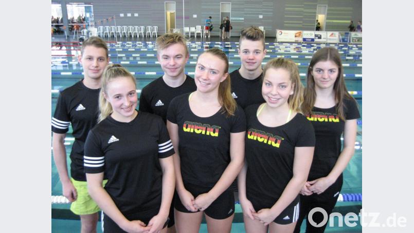 Siedben Sportler des Tirschenreuther Schwimm-Clubs haben sich in diesem Jahr für die bayerischen Kurzbahnmeisterschaften qualifizieren können. Von links: Patrick Walter, Daria Codlova, Fynn Legat, Viktoria Bogner, Kilian Züllich, Lena Rath und Kathrin Bachmeier Bild: rbg