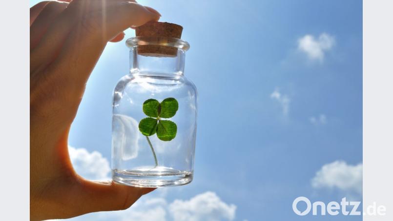 Glück ist das Ergebnis eines gut gelebten Lebens, die Kunst, in Übereinstimmung mit dem eigenen Selbst zu sein. Bild: Bild: aki – srock.abobe.com