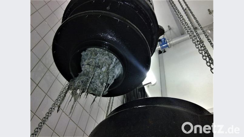 Zwei Stunden werden benötigt, bis die Pumpe wieder läuft, die die Feuchttücher verstopfen. Bild: arw