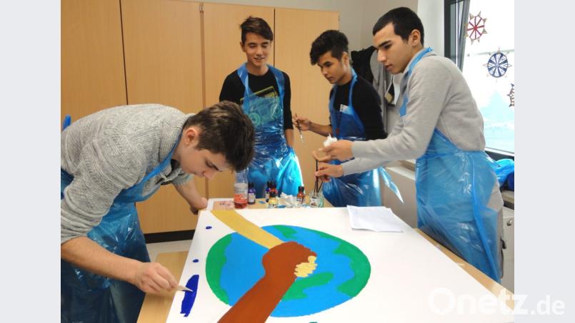 Wie die Agentur für Arbeit mitteilt, haben von September 2017 bis August 2018 deutlich mehr arbeitslos gemeldete geflüchtete Personen eine sozialversicherungspflichtige Beschäftigung aufnehmen als noch ein Jahr zuvor. Bild: Hirsch