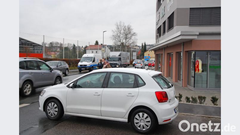 Die Umleitungsstrecken sorgen zurzeit auch in der Hofgartenstraße für erhöhtes Verkehrsaufkommen. Bild: Andreas Royer