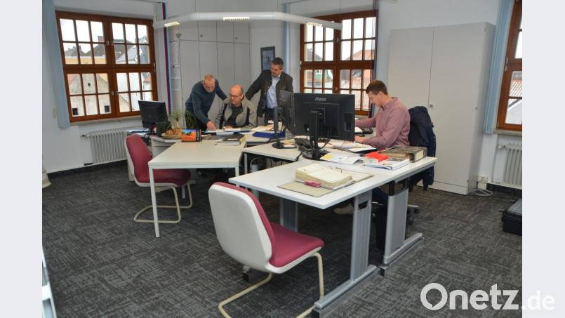 Das Büro im Bauamt hat bei der Sanierung einen neuen Teppichboden erhalten. Bild: dob