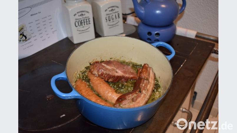 Ein köstliches, deftiges Gericht für die Wintermonate ist Grünkohl mit Pinkel. Bild: Michael Schiffer