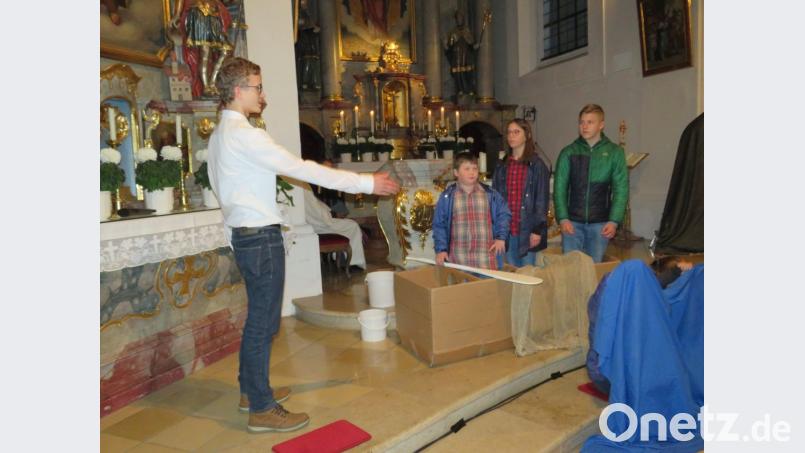 Jesus wartet auf Petrus am See Genezareth. Bild: adj