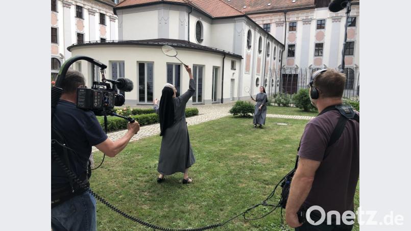 Die Dreharbeiten im Kloster. Bild: Bayersicher Rundfunk/exb