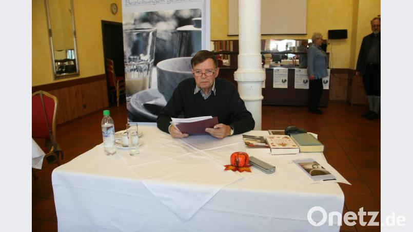 Im Mittelpunkt des "Literarischen Cafés" steht diesmal „Der Nachsommer“ von Adalbert Stifter. Dolf Schwarz trägt daraus Passagen vor. Bild: wro