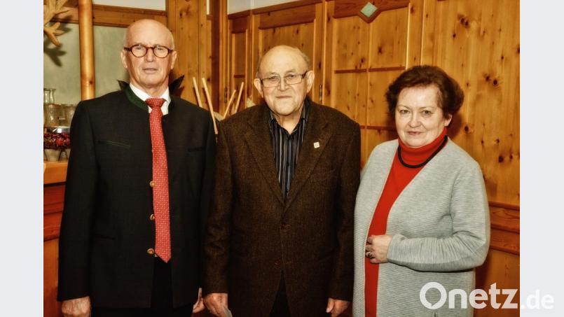 Vors. Peter Jakubowicz, Ehrenmitglied Sigmund Lang, Kreisvorsitzende Marianne Kies-Baldasty.	Bild: Hermann Koch Bild: Hermann Koch