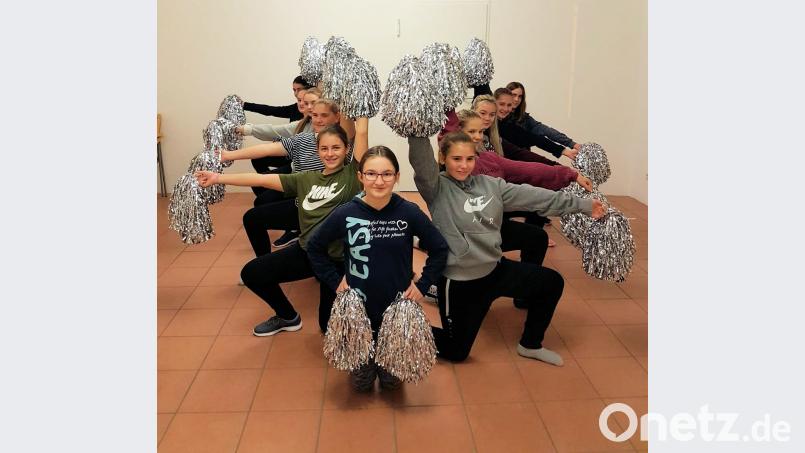 Das Training ist hart, doch es wird sich sicherlich wieder lohnen: Die Jugendgarde hat sich das Motto Cheerleading für diese Saison gegeben. Bild: bjo