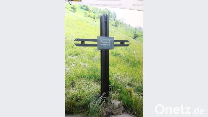 Dieses Kreuz steht an der Stelle im Kosovo, an der Michael Zirkelbach, zusammen mit einem Kameraden, bei seinem Einsatz 2003 tödlich verunglückt ist. Bild: exb