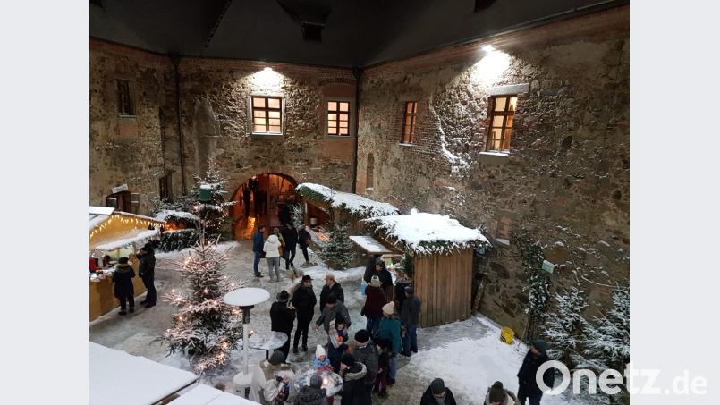 Zum romantischen Weihnachtsmarkt auf Schloss Burgtreswitz werden am zweiten Adventwochenende Tausende Besucher erwartet. Bild: gi