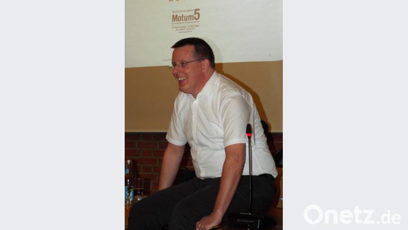 Vereinsvertreter und Referent Bernhard Peter im Rathaussaal Bild: e