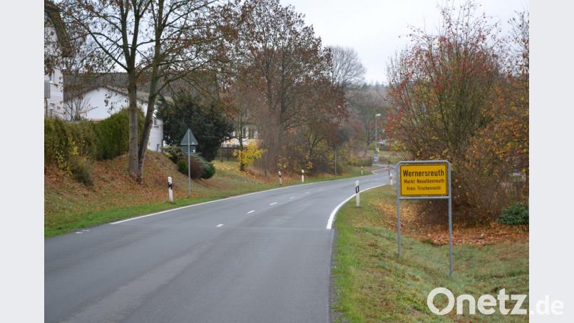 Der Vorschlag, wonach Wernersreuth Standort eines weiteren Rettungswagens werden soll, sorgt in der Bürgerversammlung Waldsassen für Diskussionsstoff. Bild: pz