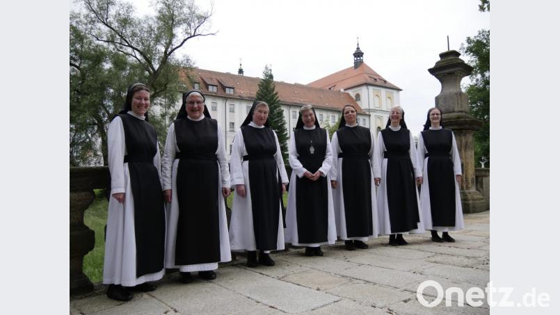Der Konvent vorm Kloster Waldsassen Bild: Bayersicher Rundfunk/exb