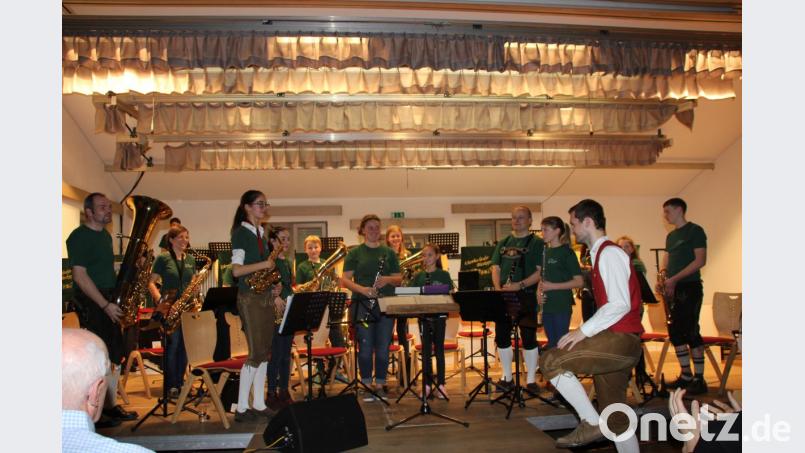 Bei ihrem Auftritt beim Herbstkonzert glänzte das Nachwuchsorchester der Ehenbachtaler Blaskapelle mit beachtlicher Leistung für Jungmusiker. Bild: ads
