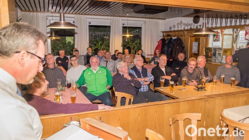 Bürgermeister Norbert Eckl nutzte die Gelegenheit um allen engagierten Bürgerinnen und Bürgern und der Verwaltung unter Leitung von Anton Brand, für die hervorragende Arbeit zum Wohle der Bürgerinnen und Bürger zu danken.. Bild: tkr