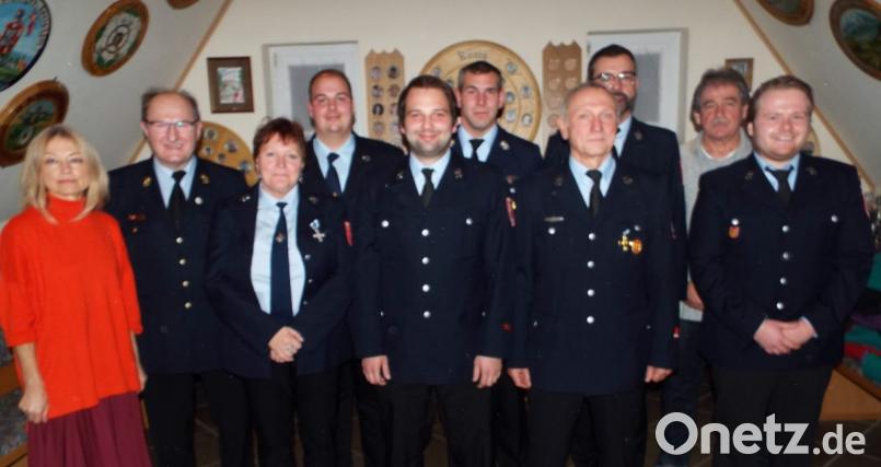 Von links Veronika Frenzel, Gemeinderat, Hubert Blödt 3. Bgm, Helga Schertl, Sebastian Schlegel Jugendwart, Martin Pechtl, Matthias Wiendl, 1. Vorstand Richard Schwarz, 2. Vorstand Markus Götz, Herbert Breitkopf, Kassier Fabian Hollweck nicht auf dem Bild Lisa Marie Pronath. Bild: e